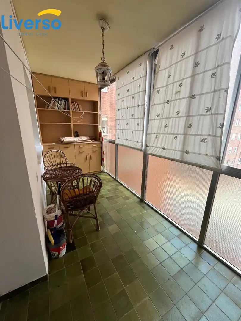 Room in Avenida DEL VENA, Reyes Católicos