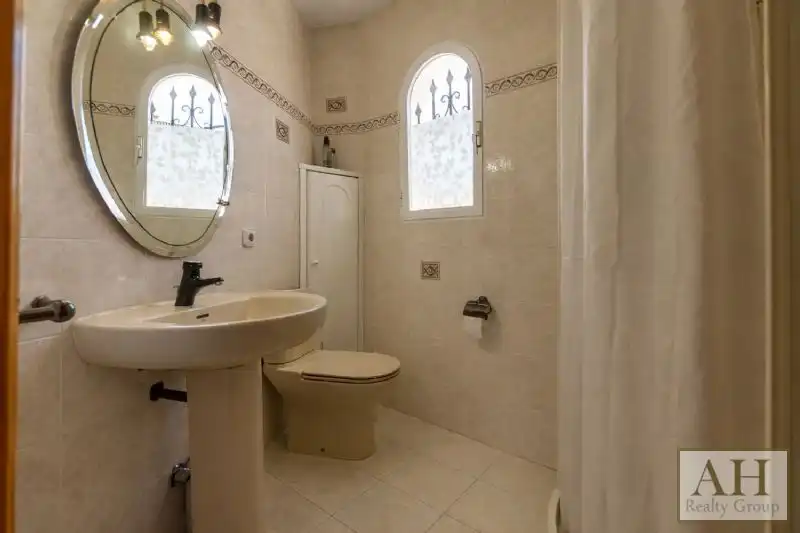 Bathroom of Houses for sale in L'Alfàs del Pi