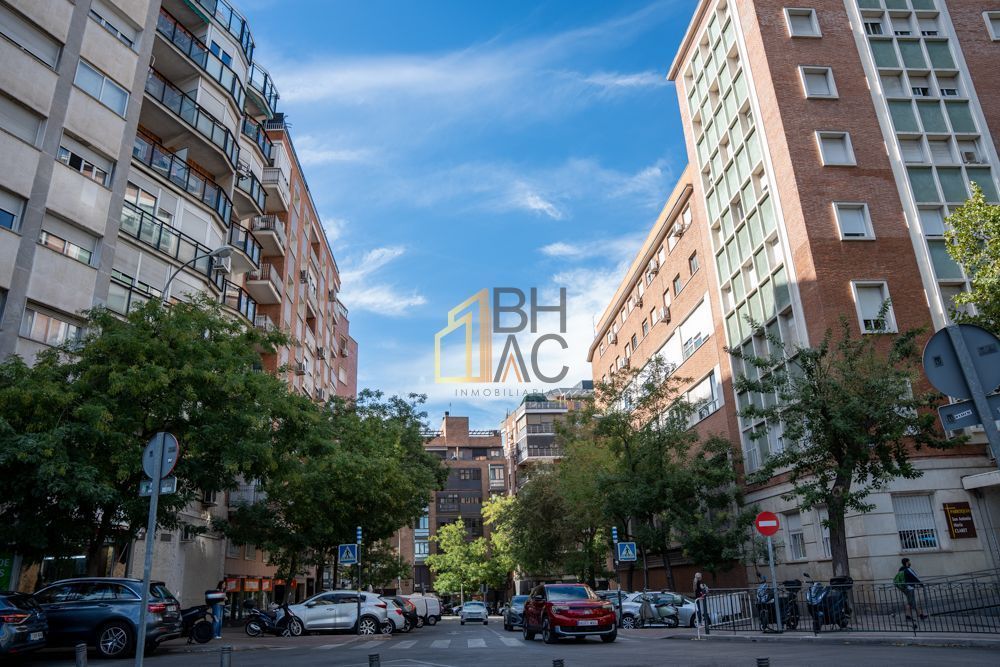 Vista exterior de Pis en venda en  Madrid Capital amb Aire condicionat, Calefacció i Domòtica