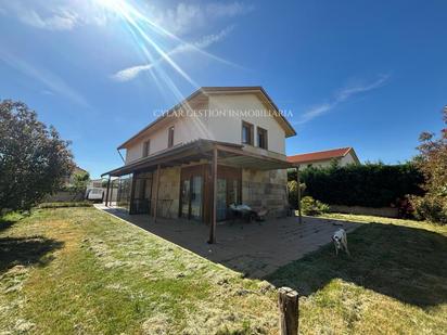 Außenansicht von Haus oder Chalet zum verkauf in Castellanos de Moriscos mit Heizung, Parkett und Abstellraum