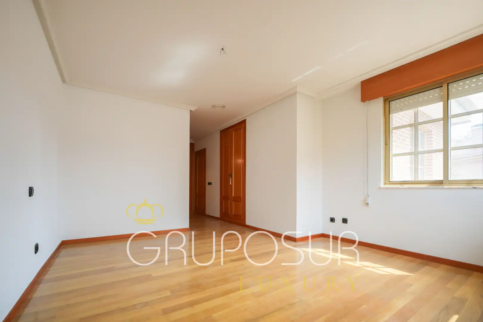 Sala d'estar de Casa adosada en venda en Laguna de Duero amb Calefacció, Jardí privat i Parquet