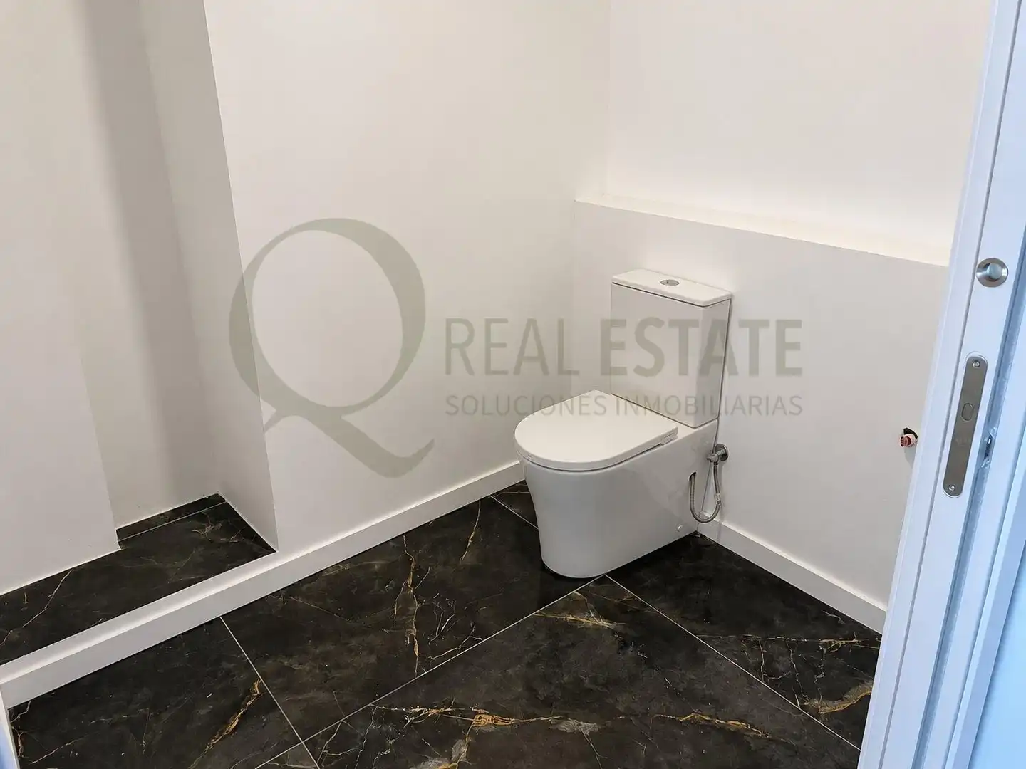 Bathroom of Commercial properties for sale in Alicante / Alacant  with Air Conditioner