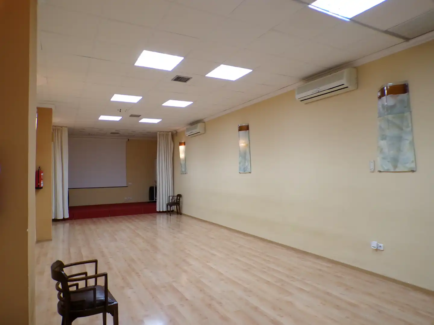Office for sale in Valencia  with Air Conditioner, Heating and Internet