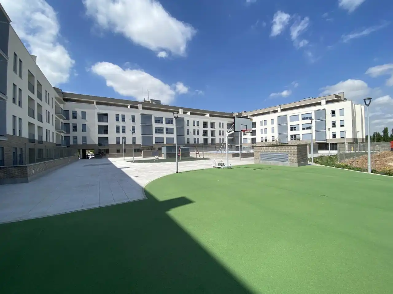 Vista exterior de Piso en venta en Alovera con Calefacción, Trastero y Piscina