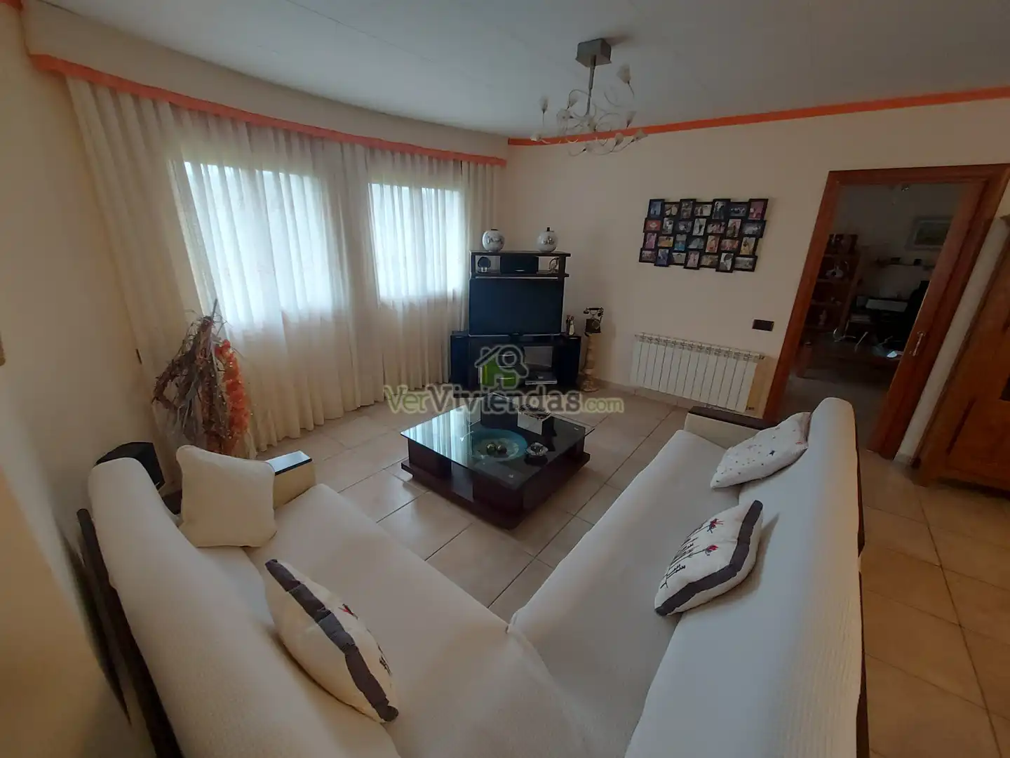 Sala d'estar de Casa o xalet en venda en Vallirana amb Aire condicionat, Calefacció i Jardí privat