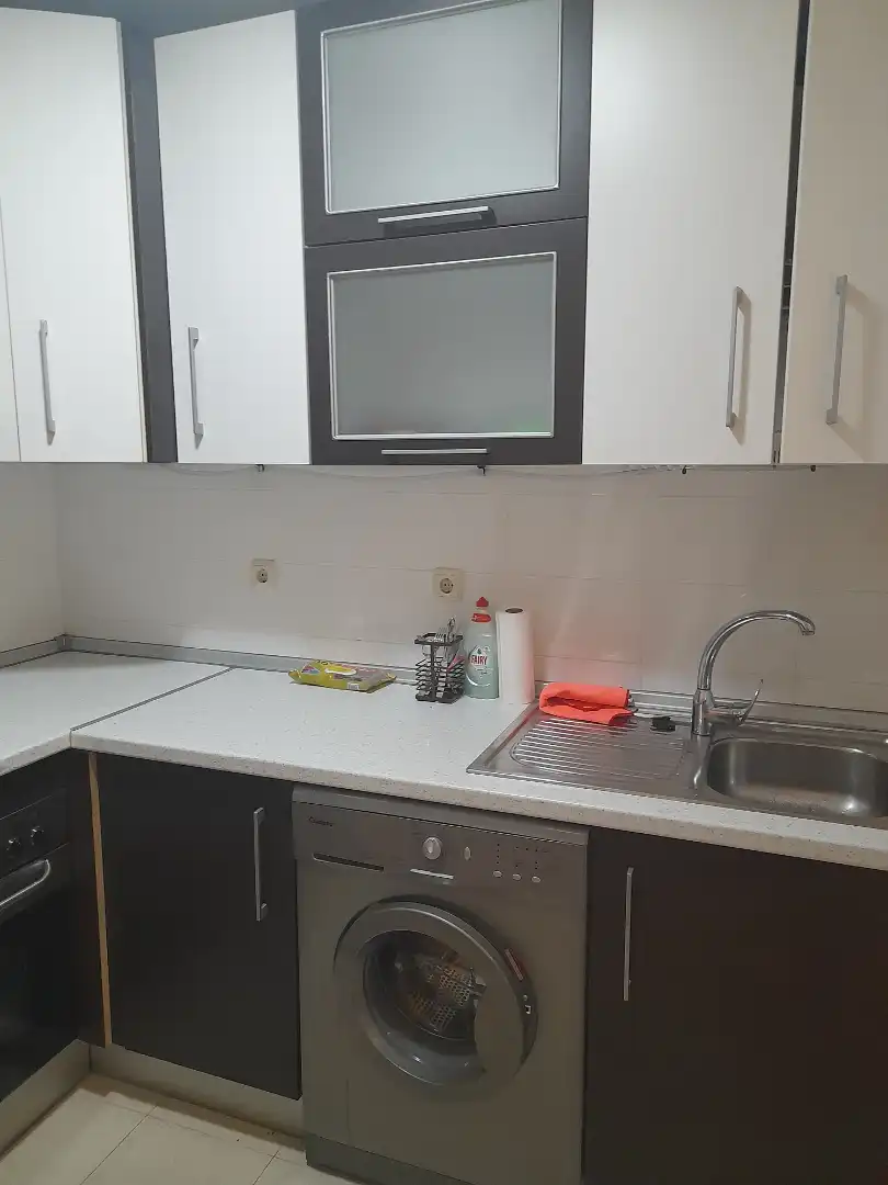 Cuina de Apartament de lloguer en Ceuta amb Moblat, Forn i Rentadora
