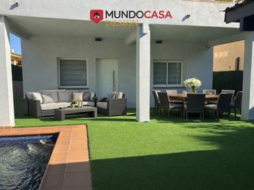 Casa amb piscina en venda a Quart