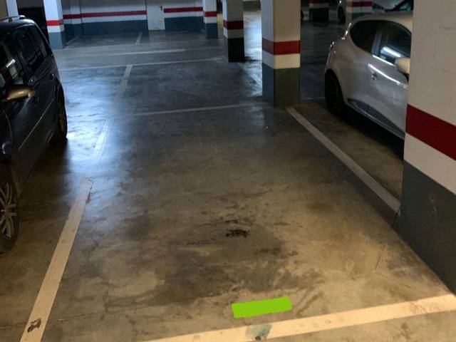 Garaje en Alquiler en Avenida José Rodríguez de la Borbolla Camoyán, 9 en Entrenúcleos