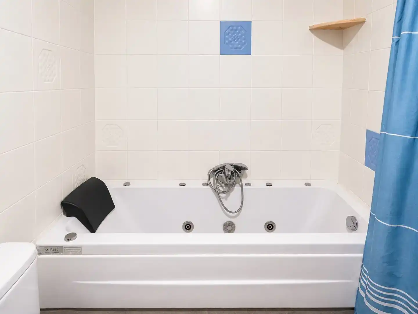 Badezimmer von Wohnung zur Miete in Cullera mit Klimaanlage, Schwimmbad und Balkon