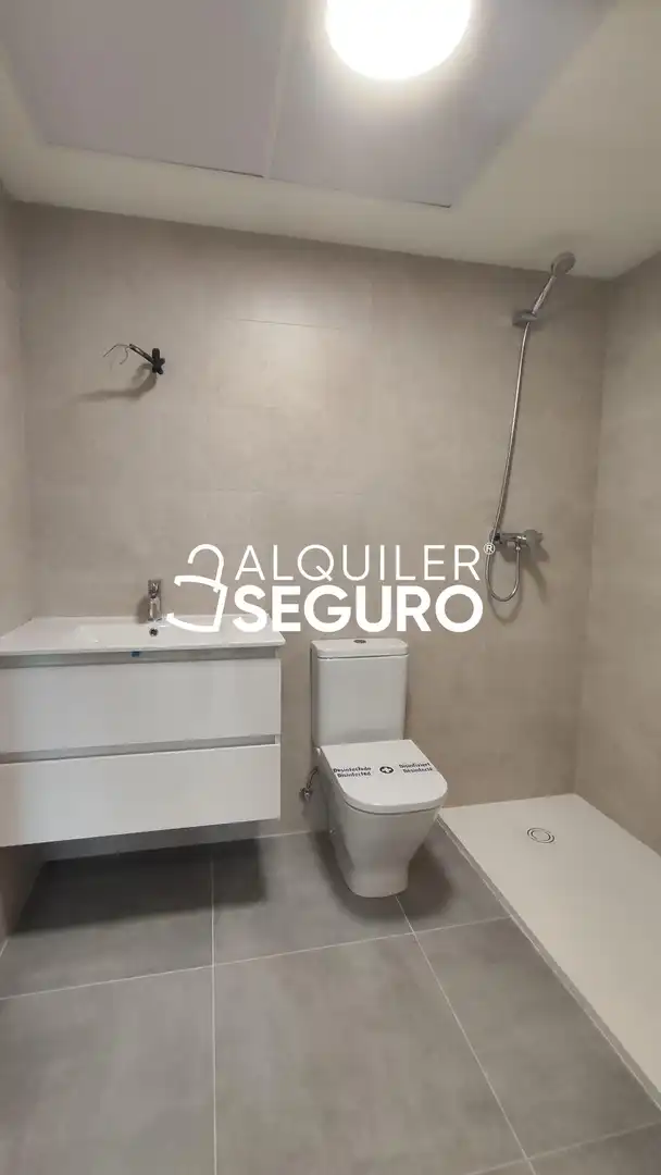 Baño de Piso de alquiler en Valencia con Aire acondicionado, Calefacción y Terraza