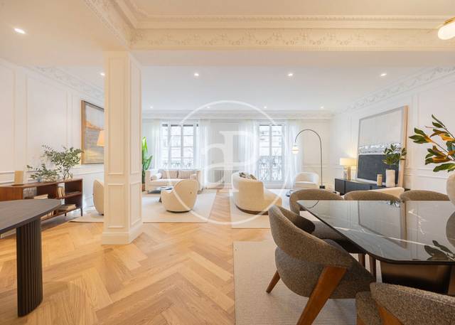 Piso en Venta en C. de López de Hoyos en Colina