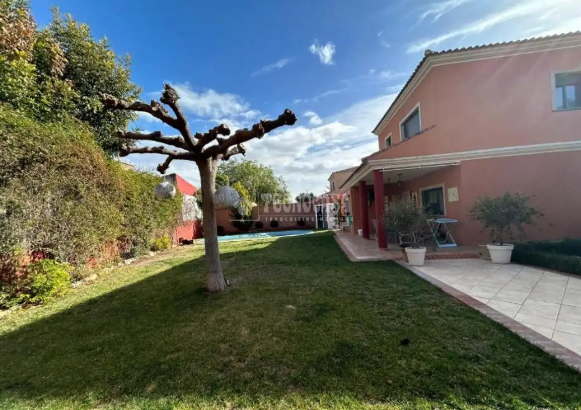 Jardín de Casa adosada en venta en Baeza con Aire acondicionado, Calefacción y Piscina