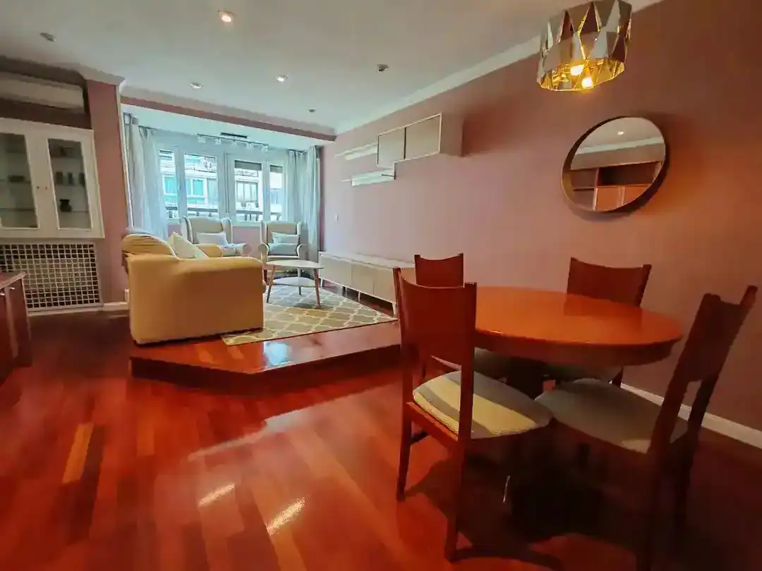Wohnzimmer von Wohnung zur Miete in Madrid mit Klimaanlage, Parkett und Möbliert