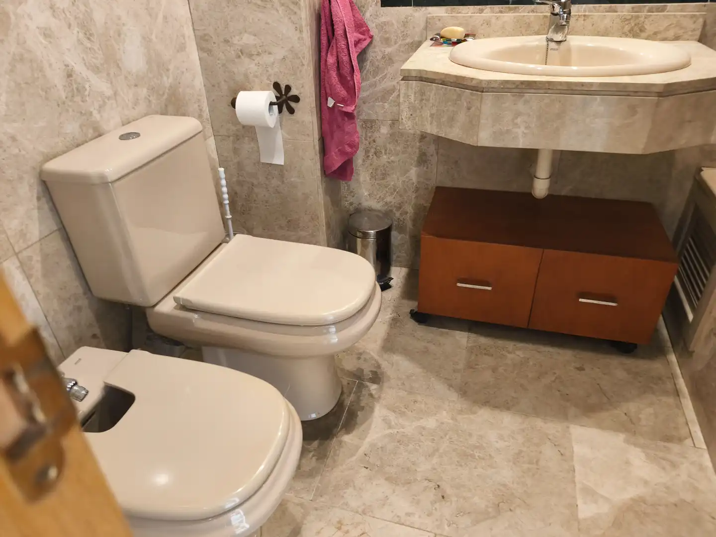 Bathroom of Flat for rent in Madrid  with Air Conditioner, Heating and Private garden