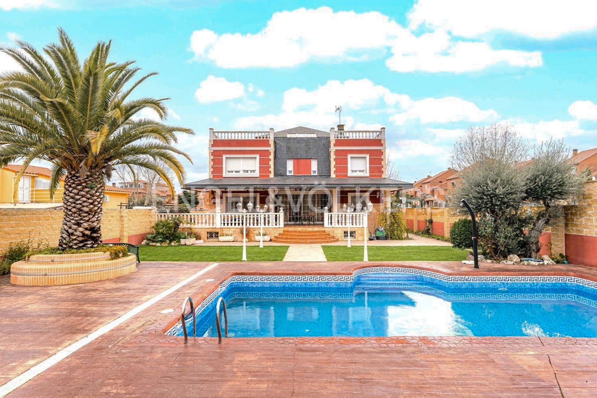 Vista exterior de Casa o xalet de lloguer en Arroyomolinos (Madrid) amb Aire condicionat, Calefacció i Jardí privat