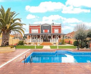 Vista exterior de Casa o xalet de lloguer en Arroyomolinos (Madrid) amb Aire condicionat, Calefacció i Jardí privat