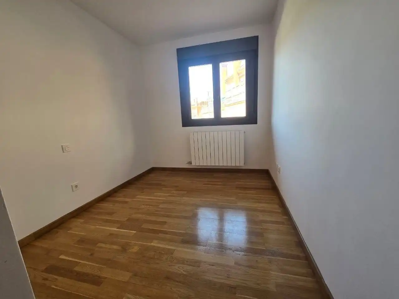 Habitación de Apartamento en venta en Villamediana de Iregua con Calefacción y Terraza