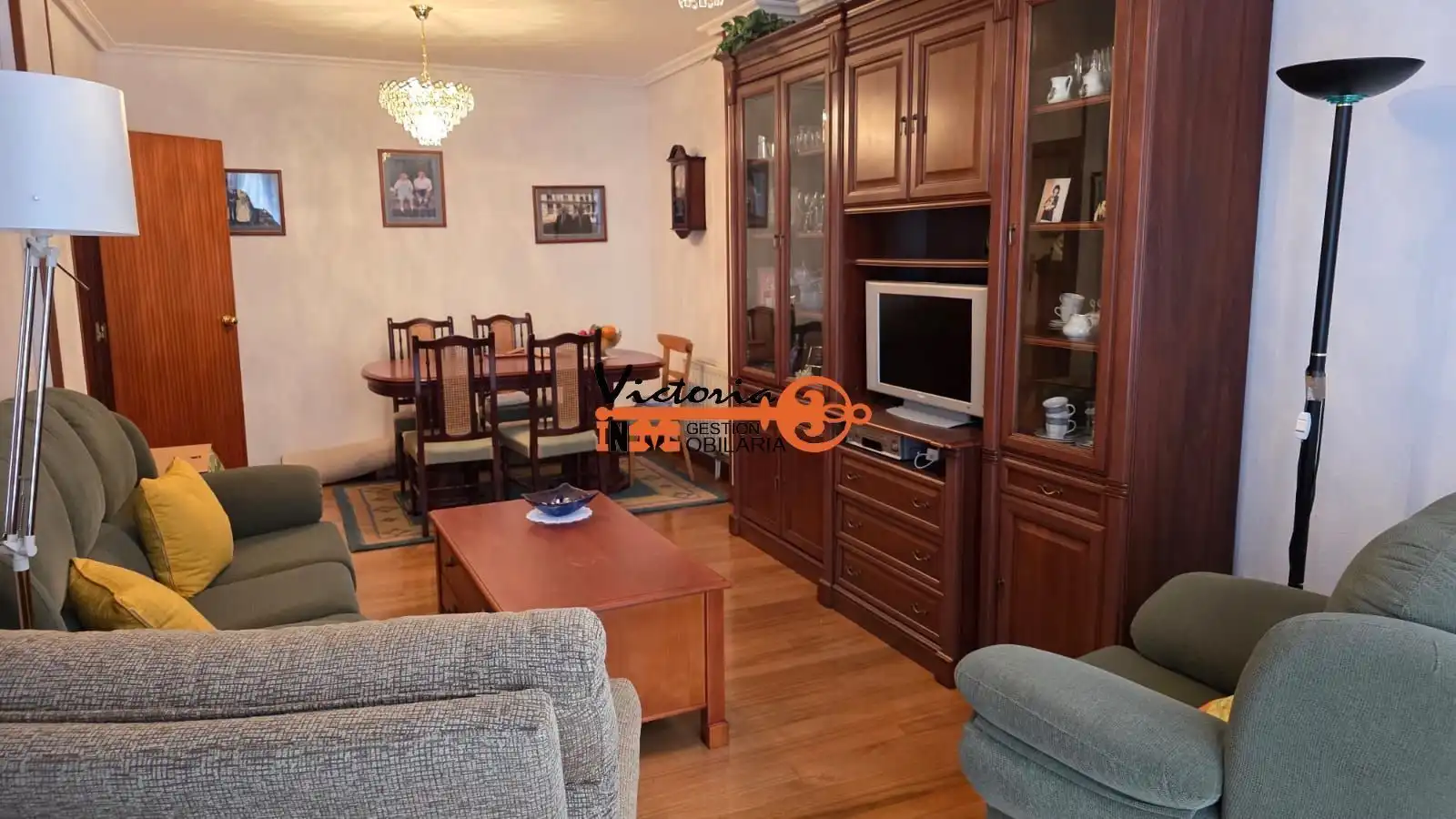 Sala d'estar de Pis en venda en Castro-Urdiales amb Calefacció