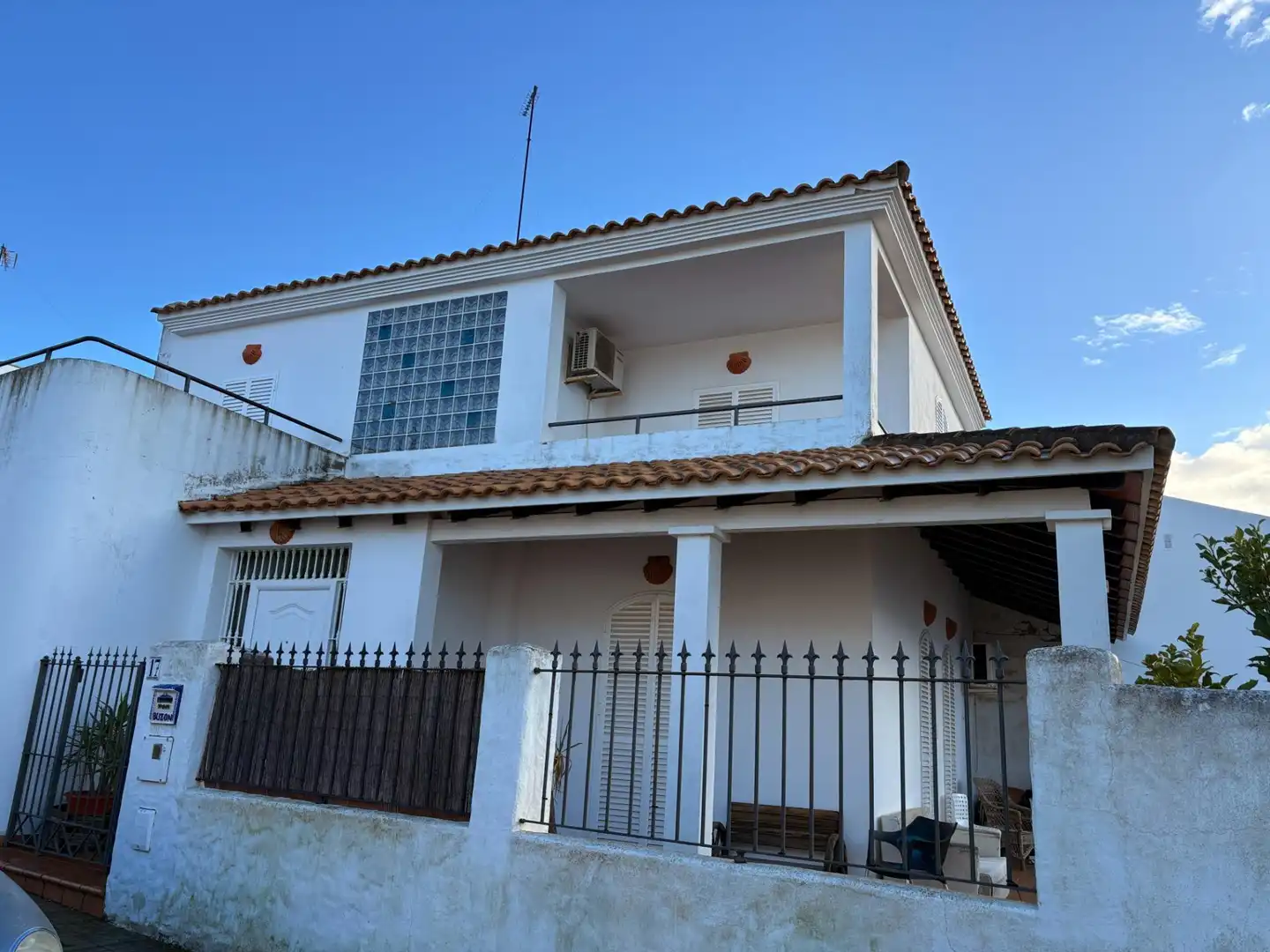 Vista exterior de Casa o xalet en venda en Ayamonte amb Aire condicionat, Jardí privat i Terrassa
