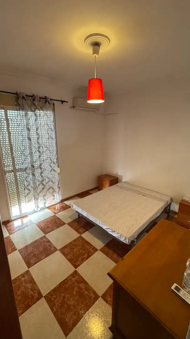 Habitación de Casa o chalet de alquiler en Brenes con Aire acondicionado, Terraza y Amueblado