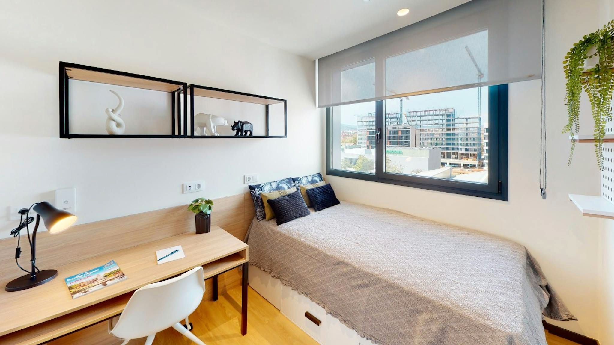 Dormitori de Pis per a compartir en  Barcelona Capital amb Aire condicionat, Calefacció i Jardí privat