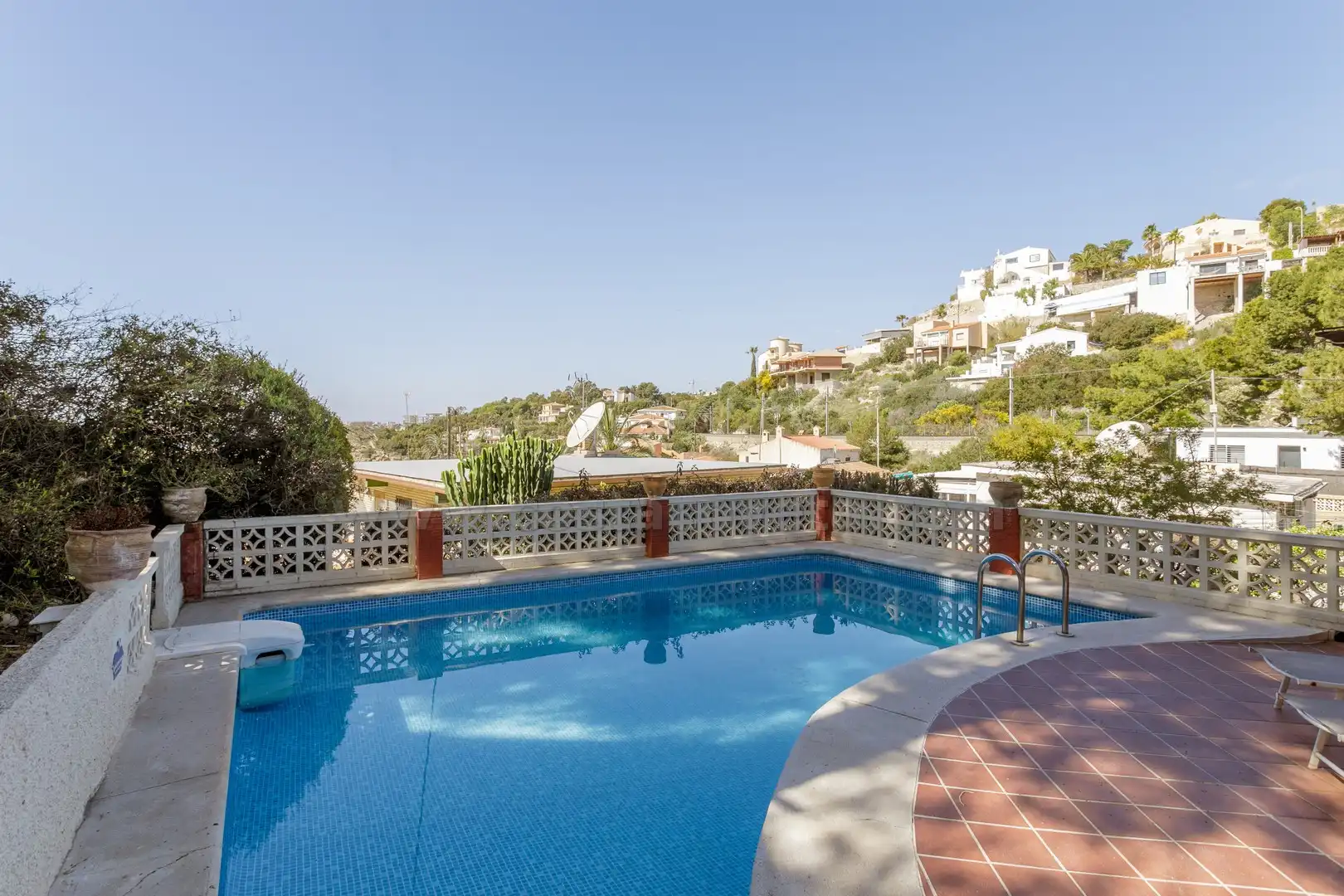 Piscina de Casa o xalet en venda en El Campello amb Aire condicionat, Jardí privat i Terrassa