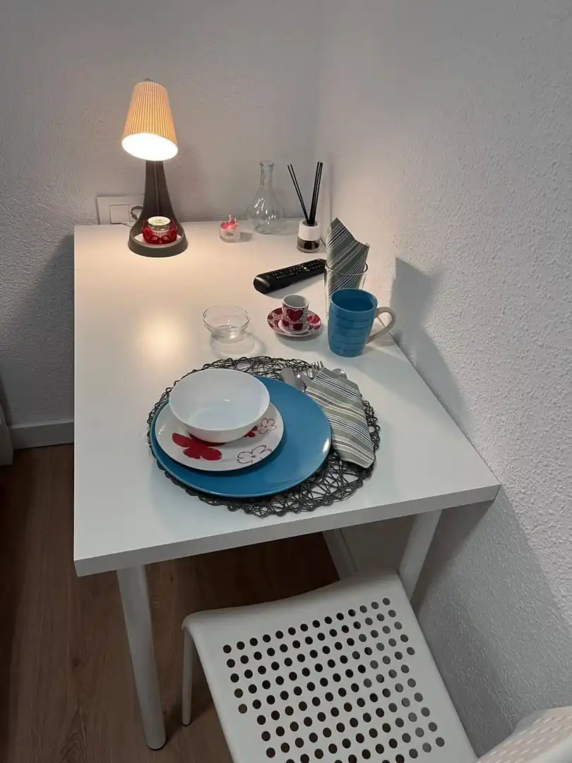 Menjador de Pis per a compartir en Paterna amb Parquet i Moblat