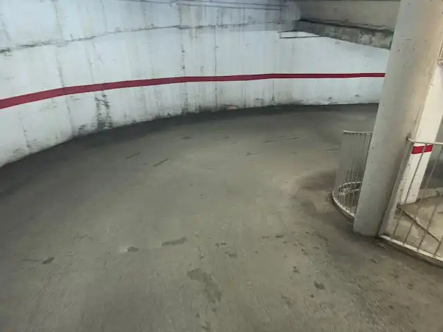 Aparcament amb ascensor en venda a Carrer Bomba 1, imagen 9