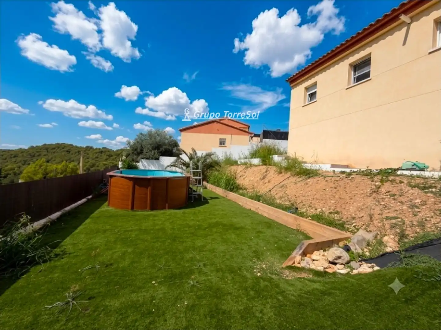 Casa aparellada amb piscina en venda a Dalia
