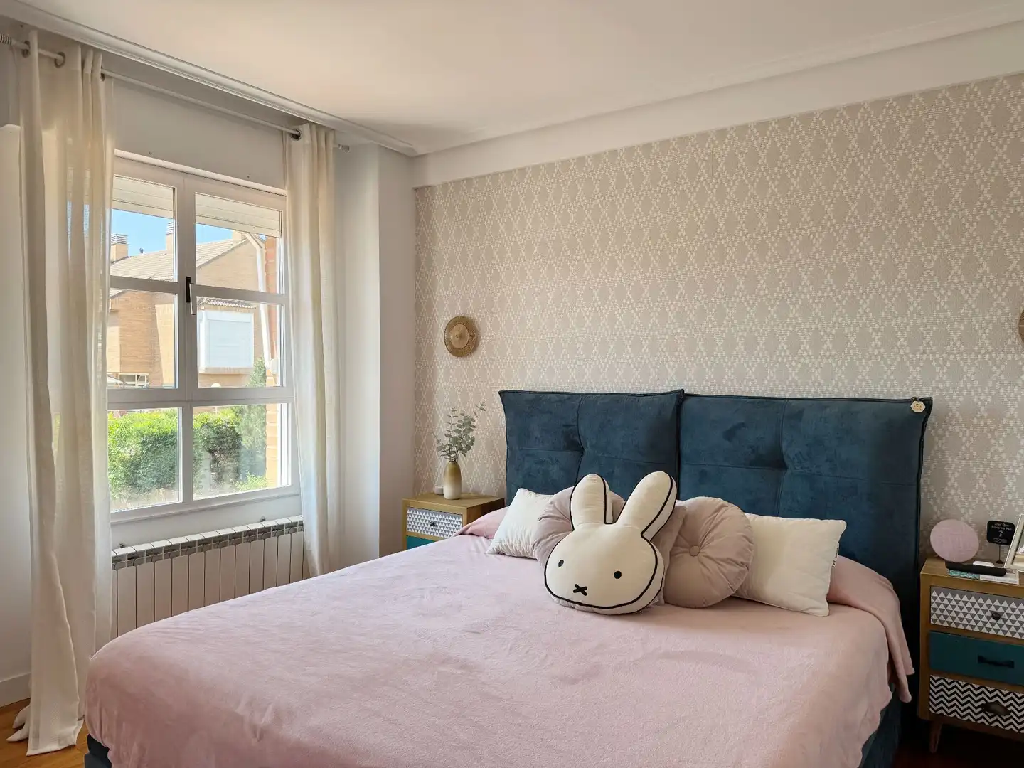Habitación de Casa adosada en venta en Lardero con Aire acondicionado, Calefacción y Jardín privado