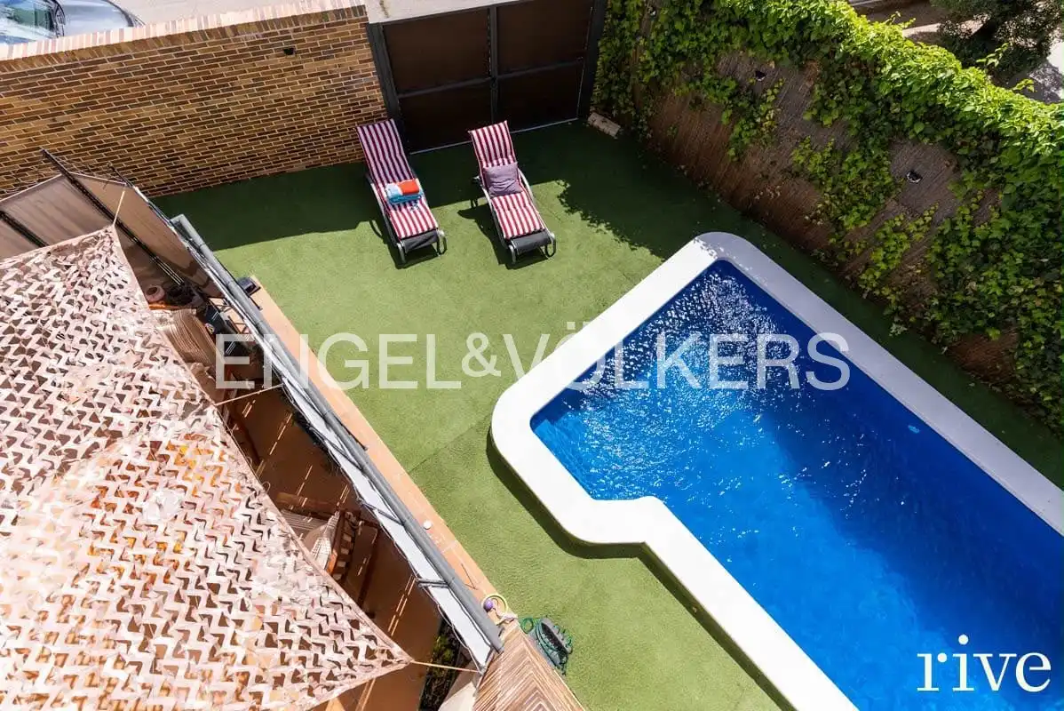 Piscina de Casa adosada de lloguer en Brunete amb Aire condicionat, Calefacció i Jardí privat
