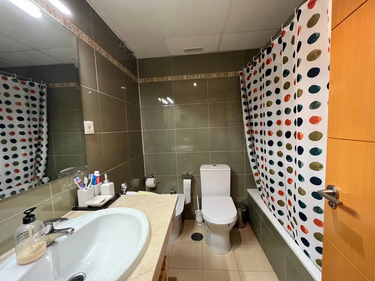 Baño de Casa adosada en venta en Vélez-Málaga con Aire acondicionado, Calefacción y Jardín privado