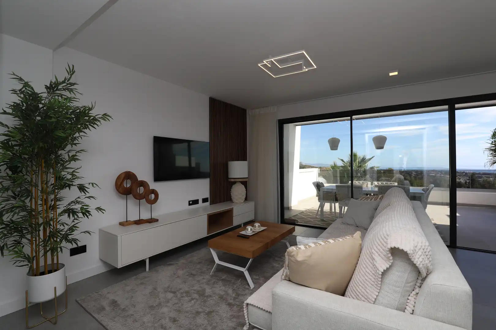 Wohnzimmer von Wohnungen zur Miete in Estepona mit Klimaanlage, Heizung und Terrasse