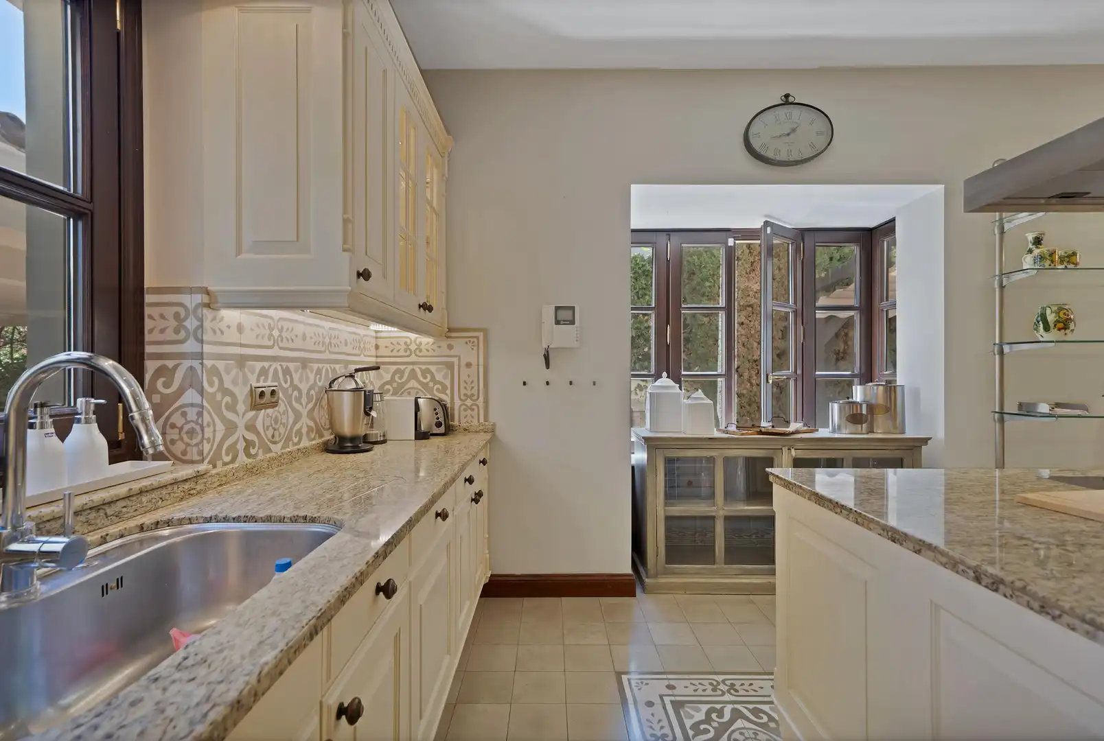 Cocina de Casa o chalet en venta en Marbella con Calefacción, Jardín privado y Terraza