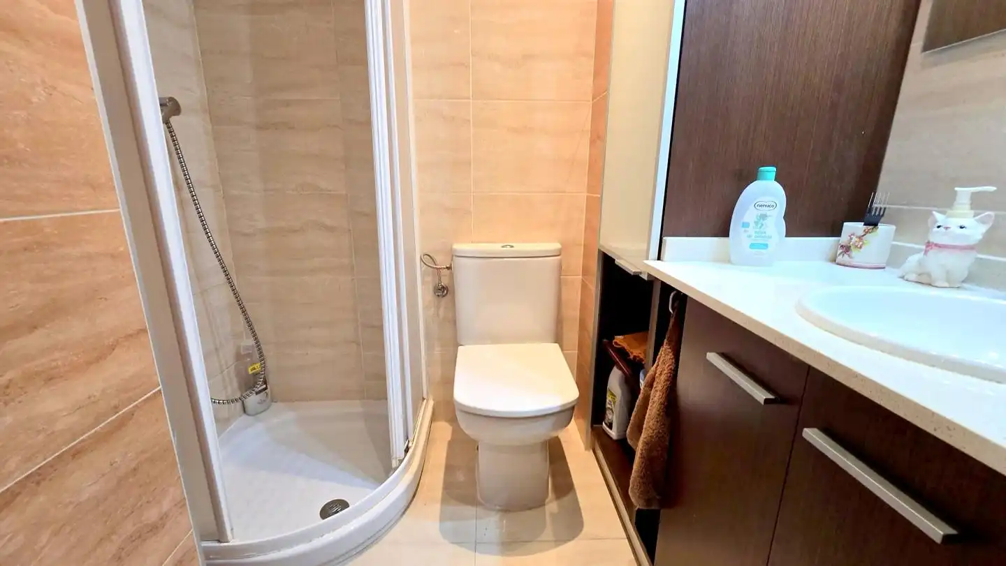 Baño de Apartamento en venta en Gandia con Aire acondicionado, Terraza y Amueblado