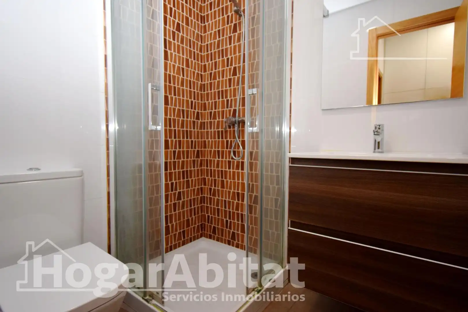 Baño de Piso en venta en Valencia con Aire acondicionado y Calefacción