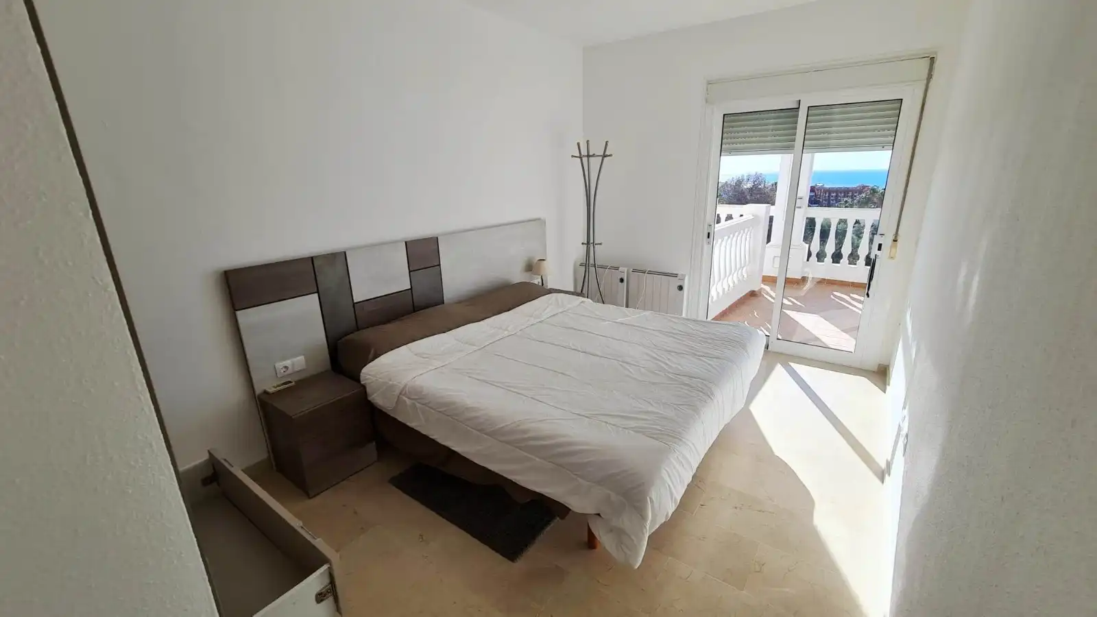 Dormitori de Casa o xalet en venda en Benalmádena amb Aire condicionat, Jardí privat i Terrassa