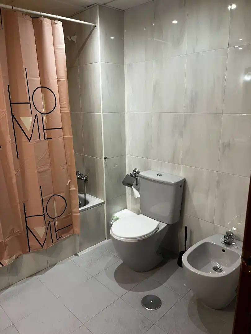 Baño de Piso de alquiler en Zafra con Aire acondicionado, Amueblado y Lavadora
