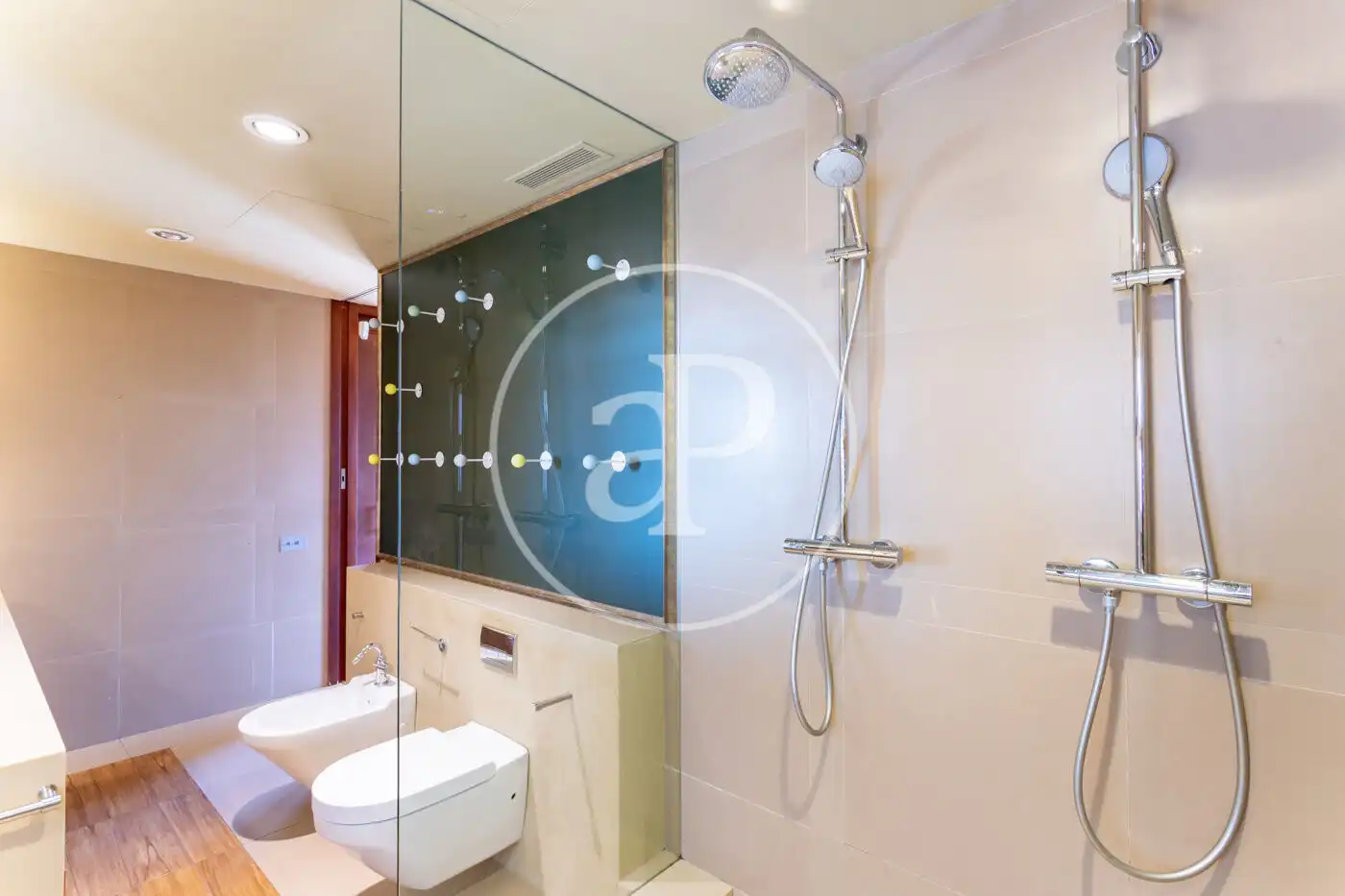 Badezimmer von Dachboden zur Miete in Barcelona mit Klimaanlage, Heizung und Terrasse