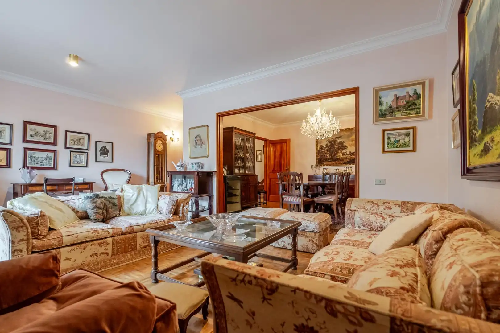 Sala d'estar de Casa adosada en venda en Las Palmas de Gran Canaria amb Jardí privat, Parquet i Terrassa