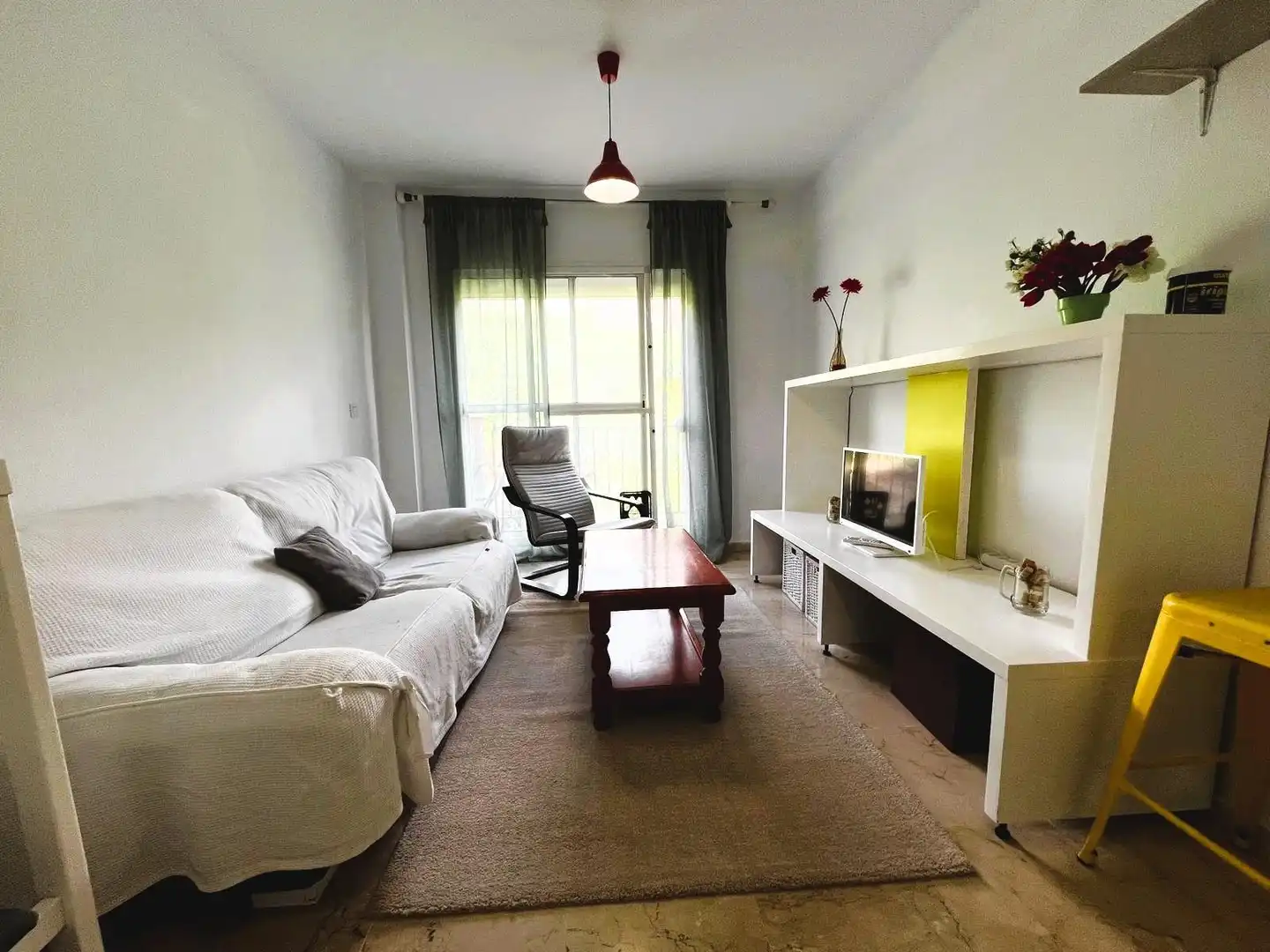 Sala de estar de Apartamento en venta en San Roque con Amueblado, Alarma y Piscina comunitaria