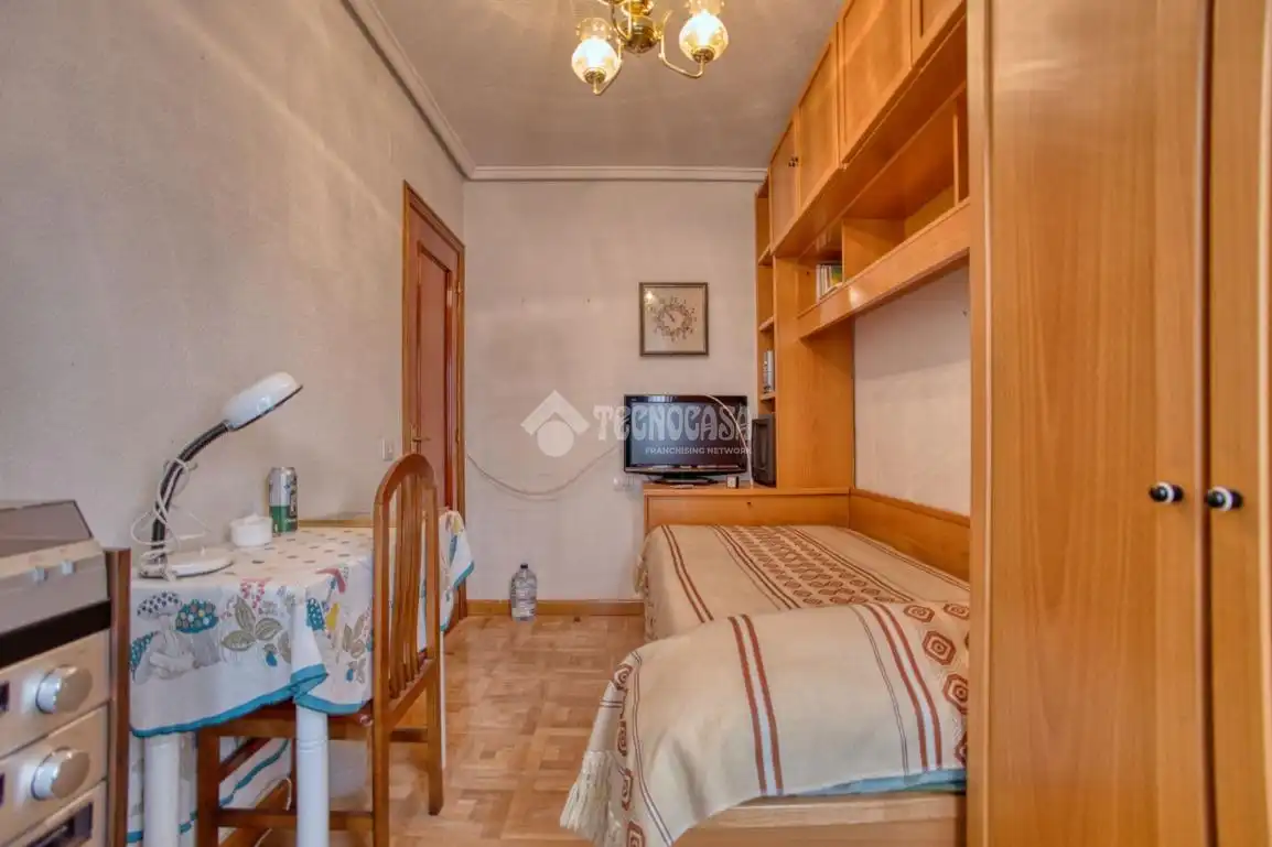 Schlafzimmer von Wohnung zum Verkauf in Salamanca mit Heizung, Abstellraum und Möbliert