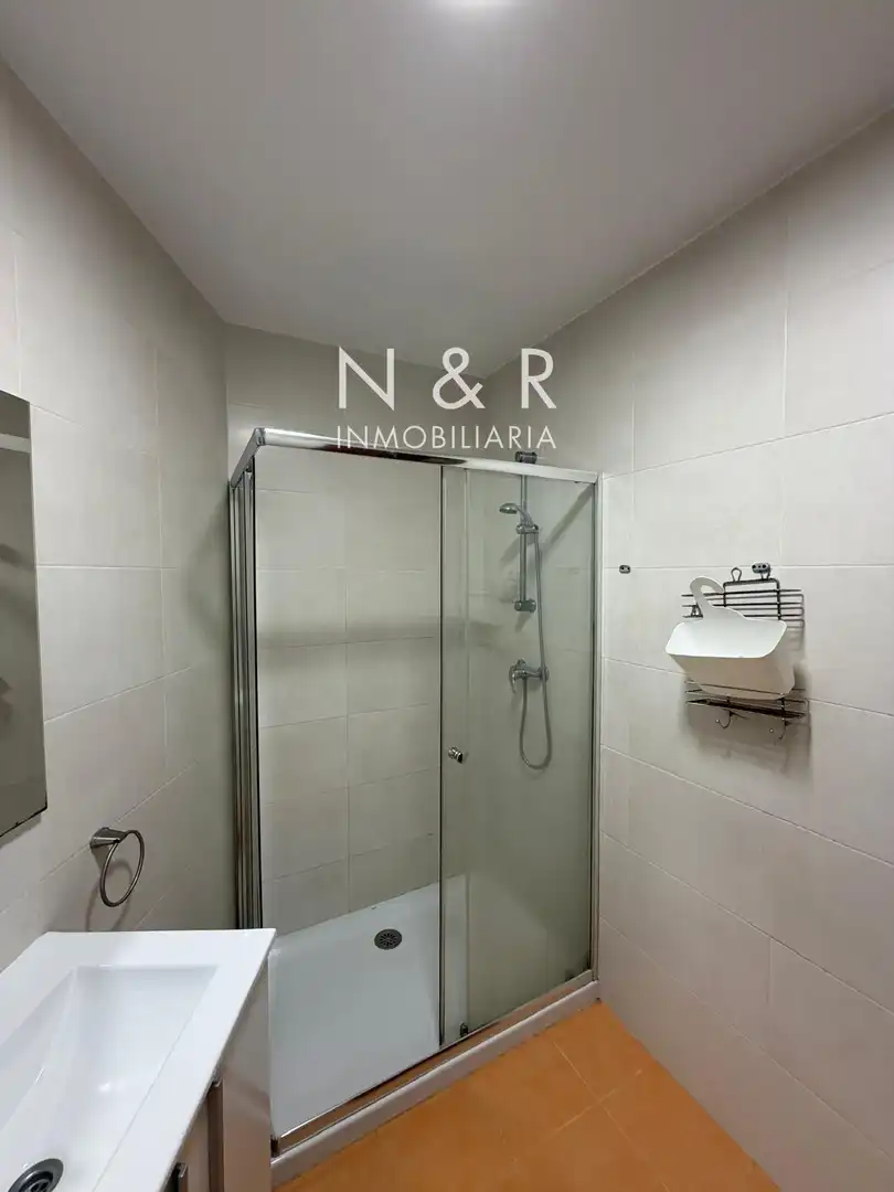 Baño de Piso de alquiler en Santiago de Compostela  con Calefacción y Amueblado