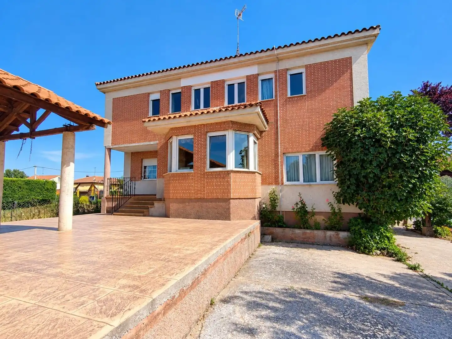 Vista exterior de Casa o xalet en venda en Fuentespina, Burgos