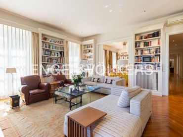 Flat with balcony for sale in Ciutat Vella