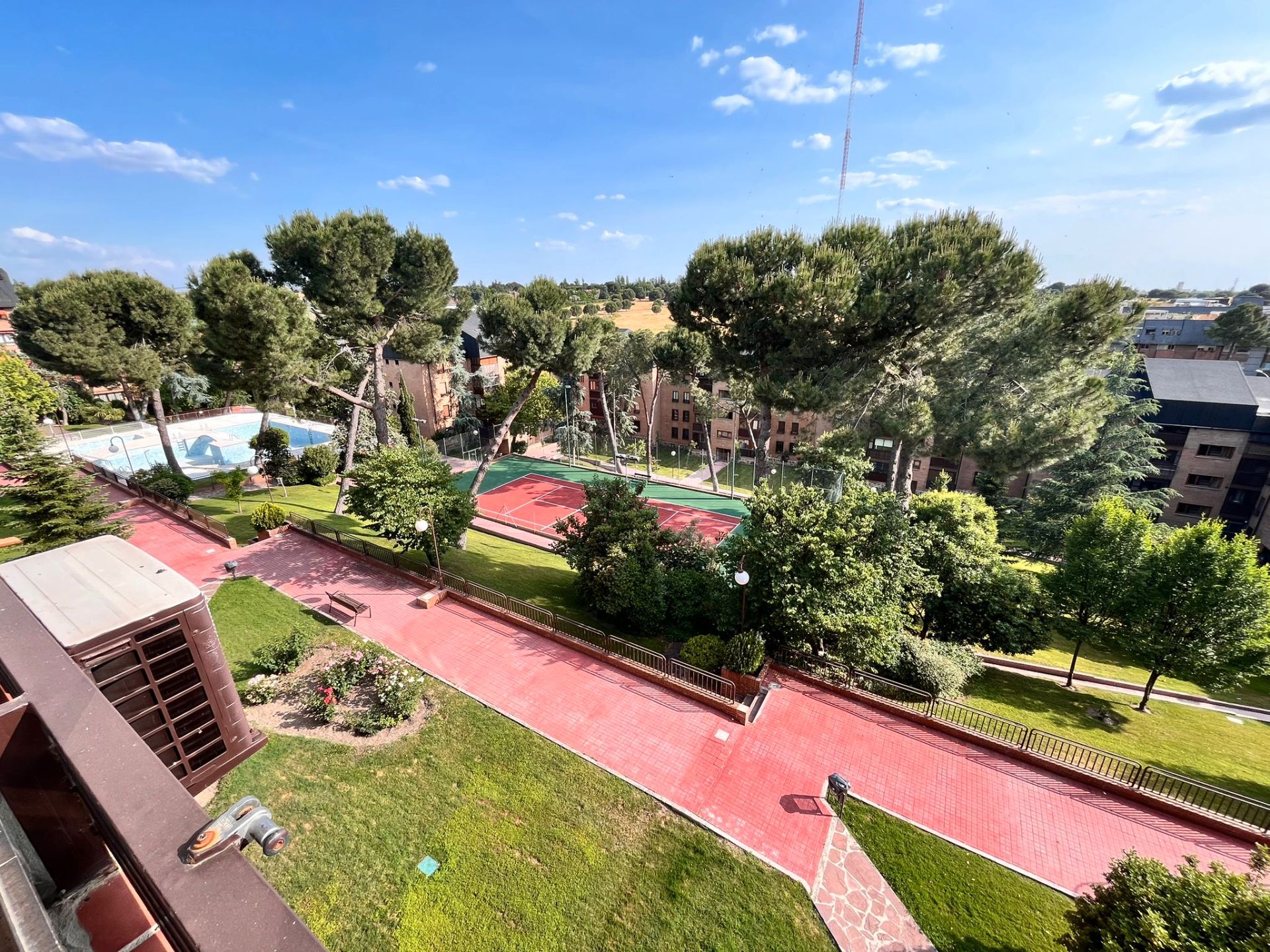 Jardí de Dúplex en venda en Las Rozas de Madrid amb Calefacció, Jardí privat i Terrassa