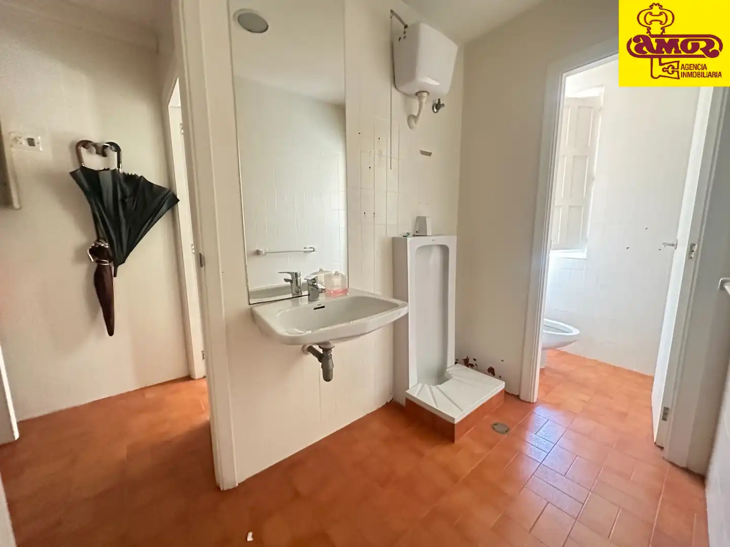 Bathroom of Flat for sale in Santiago de Compostela   with Air Conditioner, Heating and Terrace