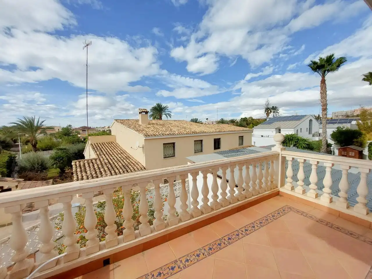 Vista exterior de Casa o chalet en venta en Elche / Elx con Aire acondicionado y Jardín privado