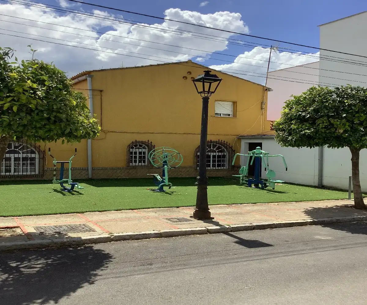 Vista exterior de Casa o xalet en venda en El Retiro - Parque Atlántico - Ronda este