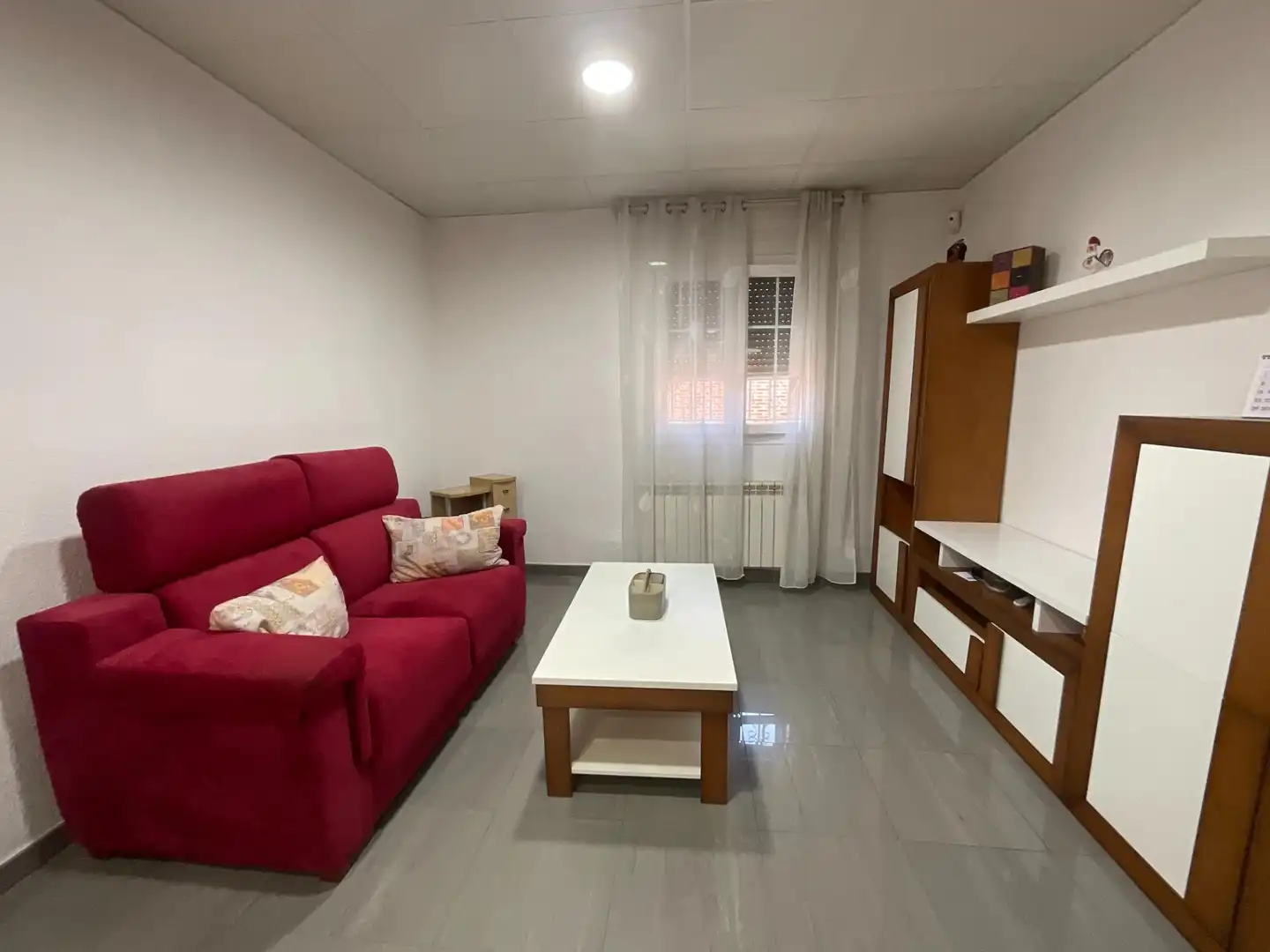 Wohnzimmer von Einfamilien-Reihenhaus zum Verkauf in Villaluenga de la Sagra mit Klimaanlage und Heizung